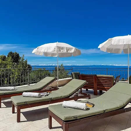 Holiday home Gemuetliches Ferienhaus Mit Beheiztem Pool In Ruhiger Lage Oberhalb