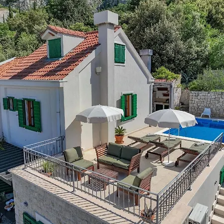 Gemuetliches Ferienhaus Mit Beheiztem Pool In Ruhiger Lage Oberhalb Holiday home *