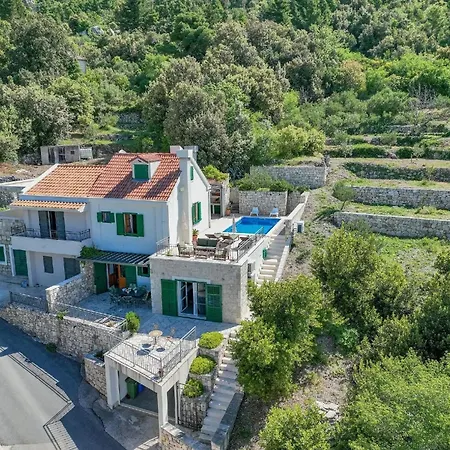 Gemuetliches Ferienhaus Mit Beheiztem Pool In Ruhiger Lage Oberhalb Holiday home *